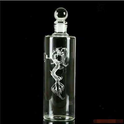 高硼硅玻璃酒瓶生產(chǎn)廠家訂制異形手工藝白酒瓶